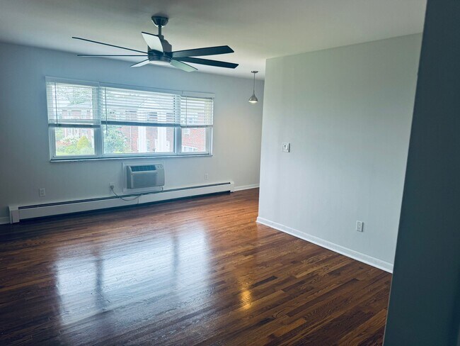 100 Bergen Blvd, Unit 22 in Fairview, NJ - Foto de edificio - Building Photo