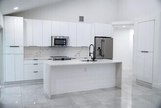 2523 Bogota Ave in Hollywood, FL - Building Photo - Building Photo