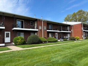 51 E Broadway in Milford, CT - Building Photo - Building Photo