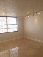 2780 NE 183rd St in Aventura, FL - Foto de edificio - Building Photo