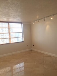 2780 NE 183rd St in Aventura, FL - Building Photo - Building Photo