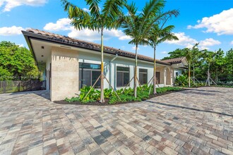 300 Ocean Blvd in Golden Beach, FL - Building Photo - Building Photo