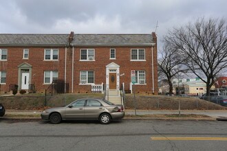 1846 C St SE in Washington, DC - Foto de edificio - Building Photo