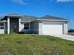 578 David Cir in La Belle, FL - Building Photo - Building Photo