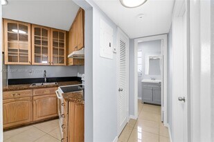 18638 NE 18th Ave in Miami, FL - Building Photo
