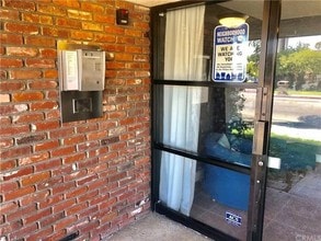 2500 E 4th St, Unit 204 in Long Beach, CA - Foto de edificio - Building Photo