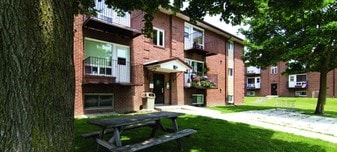 North Murray Street in Quinte West, ON - Building Photo