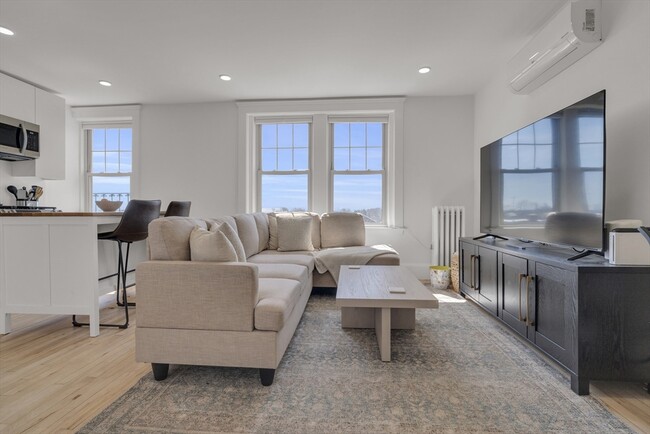 21 Bradlee Rd in Medford, MA - Foto de edificio - Building Photo