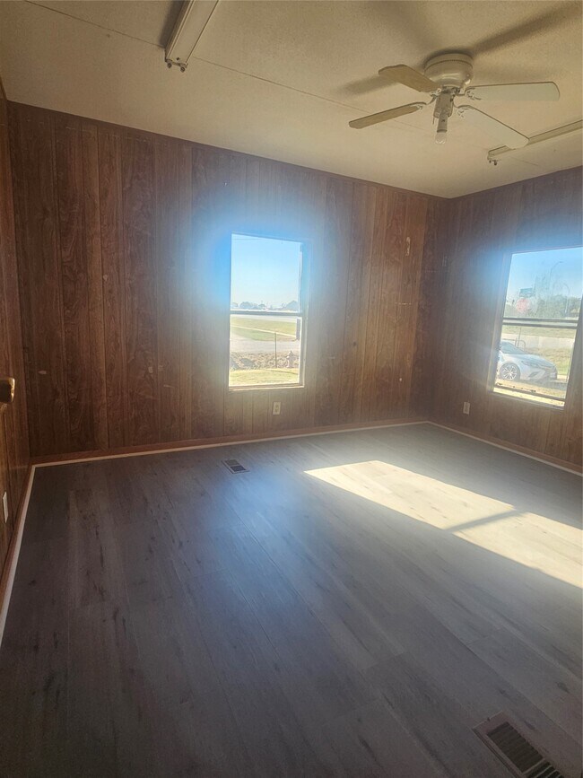 property at 1423 S Prosperity St