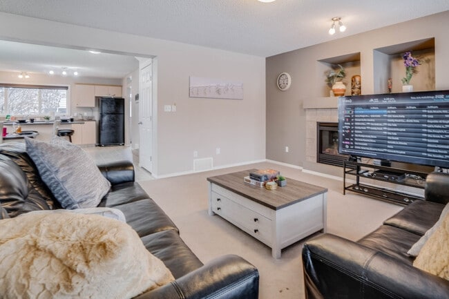 12068-12019 19 Ave SW