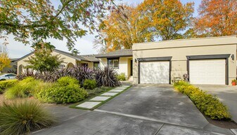 156 Vineyard Cir in Yountville, CA - Building Photo