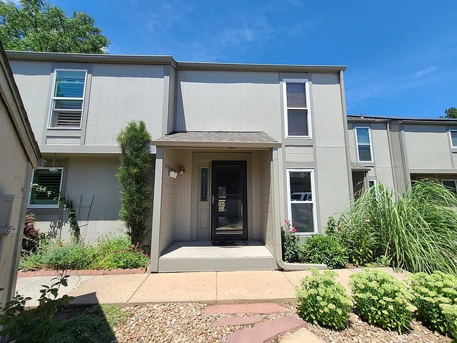 property at 4711 W Moorhead Cir