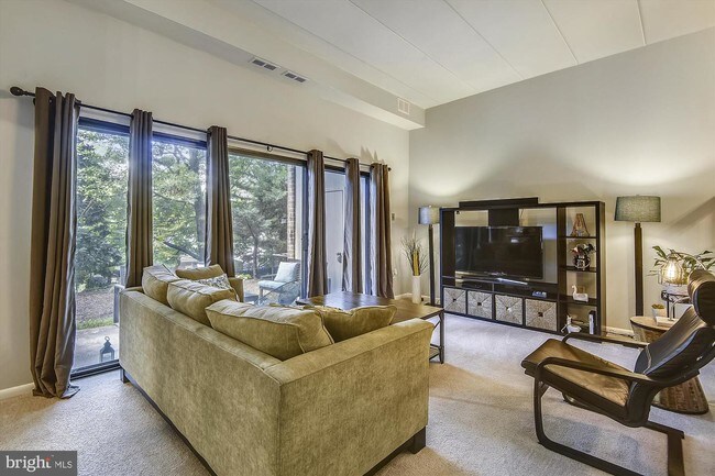 124 Roberts Ln-Unit -100 in Alexandria, VA - Building Photo - Building Photo