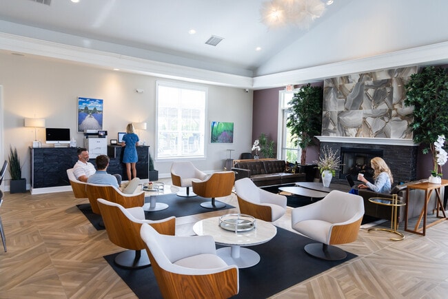 Jerome Grand in Plain City, OH - Foto de edificio - Building Photo