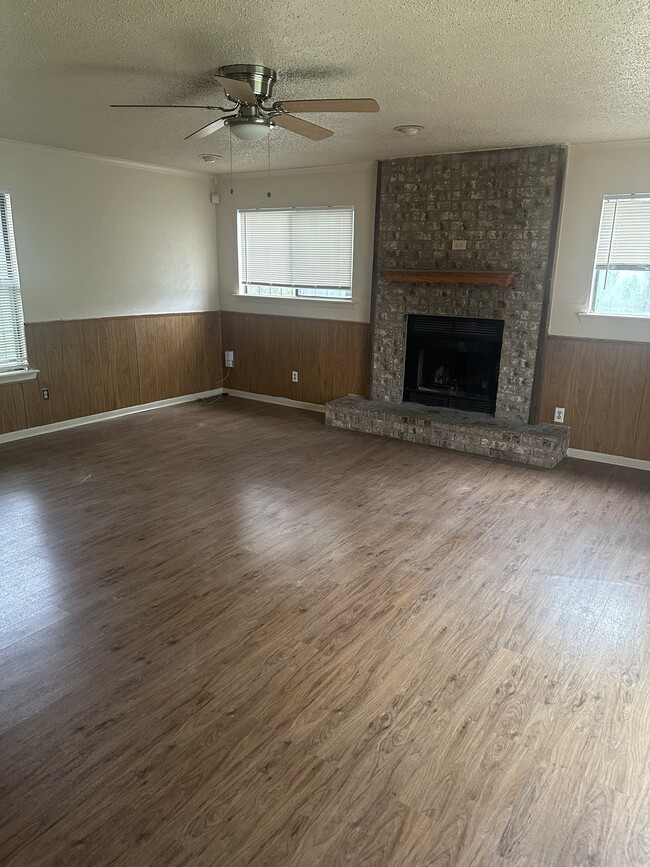 511 Highcrest Dr in Dallas, TX - Foto de edificio - Building Photo