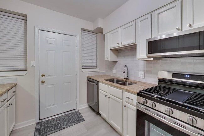 1 W Oak Ave in La Grange Park, IL - Building Photo - Building Photo