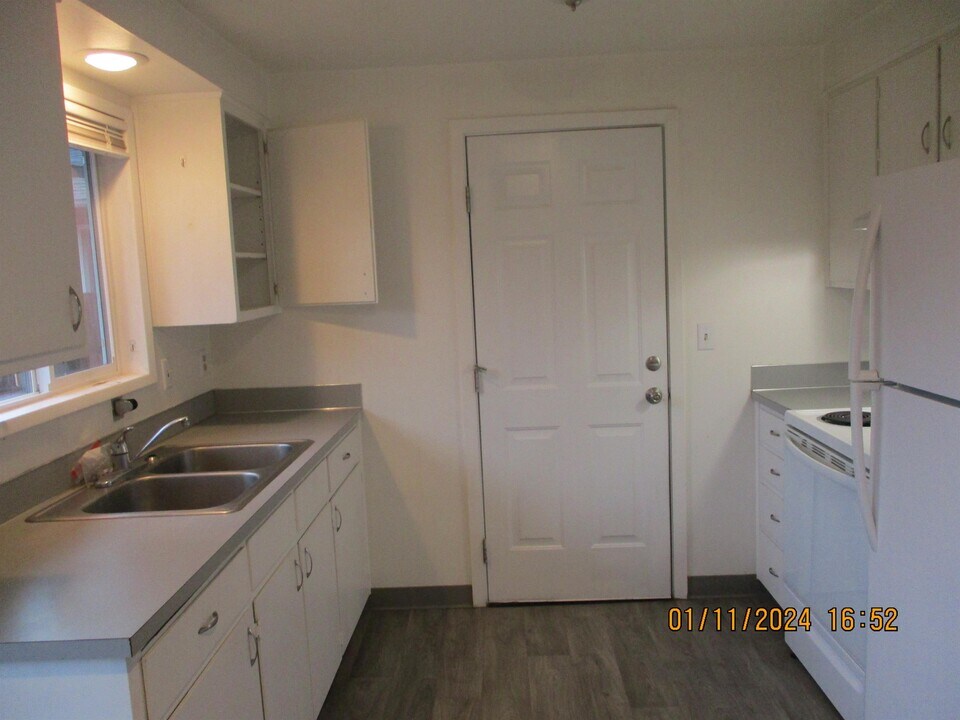 590 67th St in Springfield, OR - Building Photo