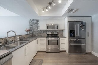 201 W Laurel St in Tampa, FL - Building Photo - Building Photo