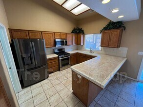 1672 W Julieanne Ave in Porterville, CA - Building Photo - Building Photo