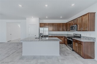 7341 Legacy Pt St in Las Vegas, NV - Building Photo - Building Photo