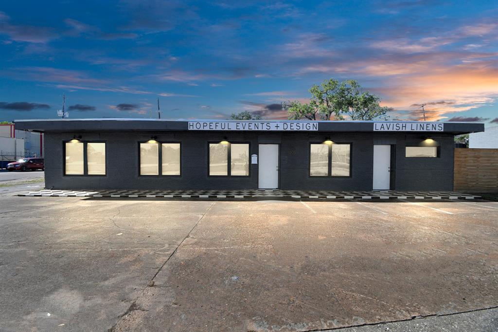 11605 W Hardy Rd in Houston, TX - Foto de edificio