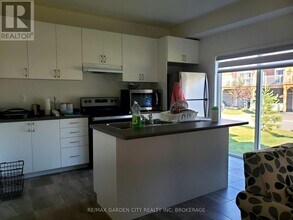8 Hills Thistle Dr in Wasaga Beach, ON - Building Photo - Building Photo