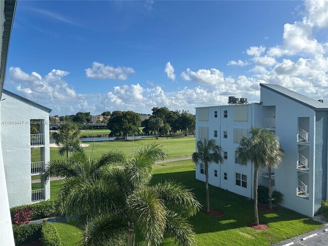 7610 NW 18th St in Margate, FL - Building Photo - Building Photo