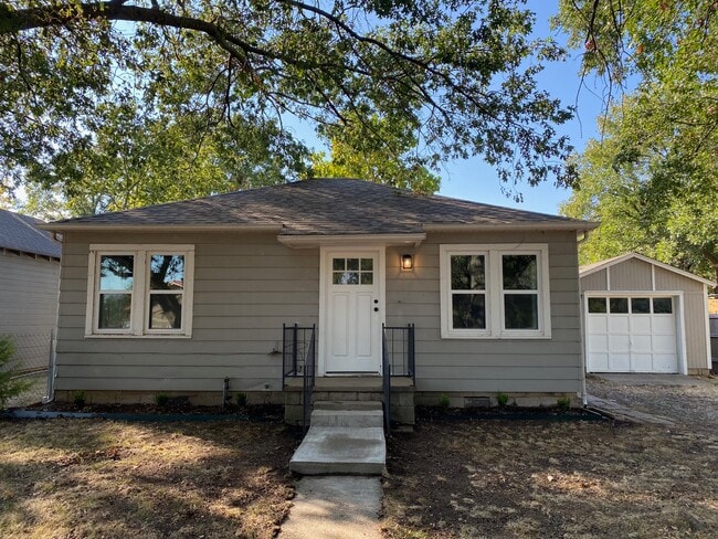 property at 923 Olive St.