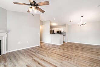 5307 Rolling Rock Ct in Louisville, KY - Building Photo - Building Photo