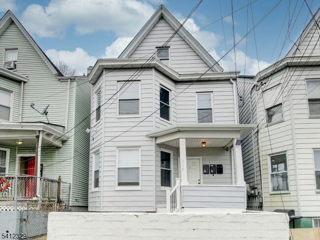 property at 209 N 4th St