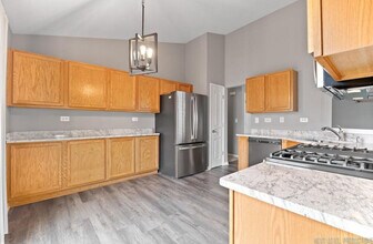 533 Metropolitan St in Aurora, IL - Building Photo - Building Photo