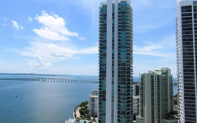 1155 Brickell Bay Dr, Unit 2905 in Miami, FL - Foto de edificio - Building Photo