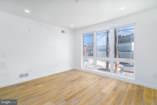 1729 Francis St photo'