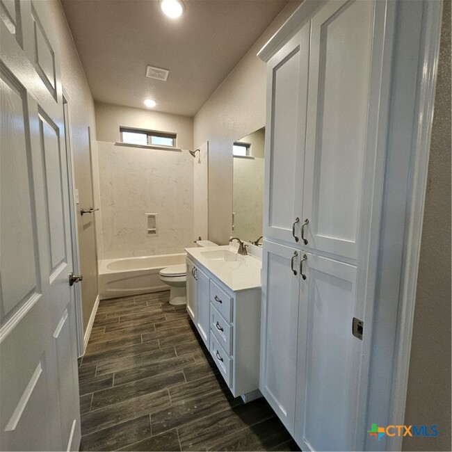 property at 5405 Rose Gdn Lp