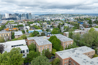 Garden Court Condos in Seattle, WA - Foto de edificio - Building Photo