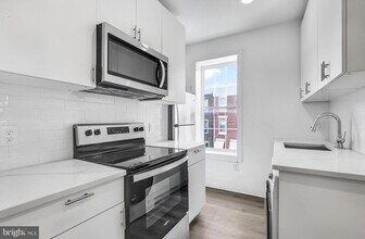 2046 E Huntingdon St in Philadelphia, PA - Building Photo - Building Photo