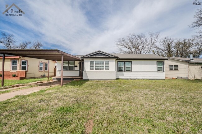 property at 1624 Sunnyside Ln