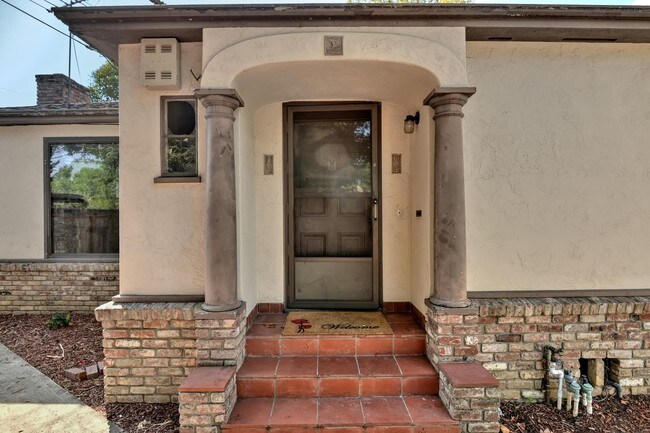 41 Gladys Ave in Mountain View, CA - Foto de edificio - Building Photo