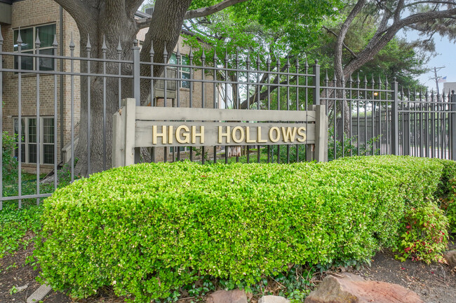 High Hollows North in Dallas, TX - Building Photo - Building Photo