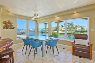 111 Edgewater Pl in Newport Beach, CA - Building Photo - Building Photo