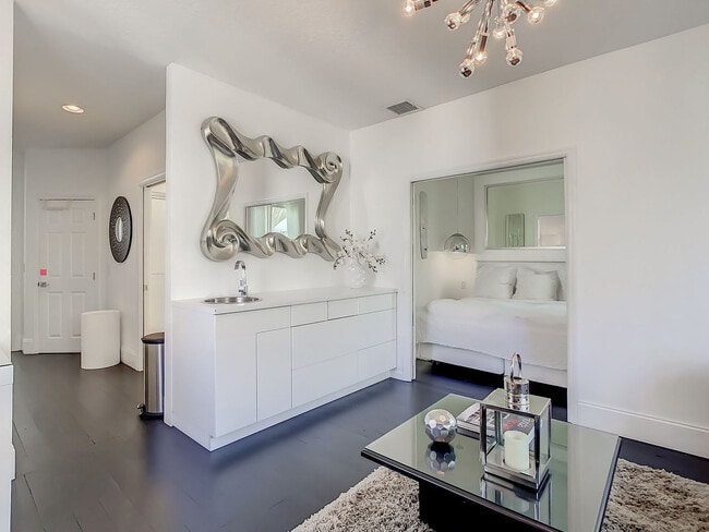 1000 Ave of the Champions