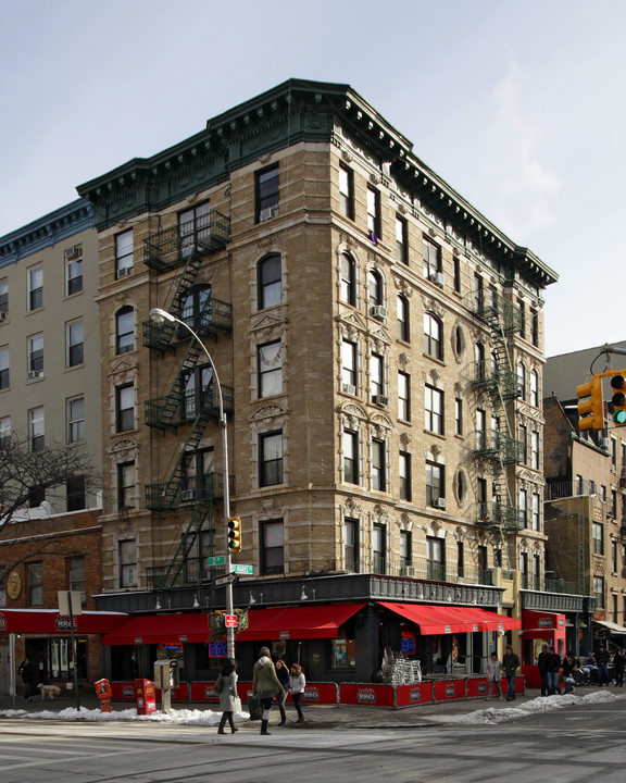 132 2nd Ave in New York, NY - Foto de edificio