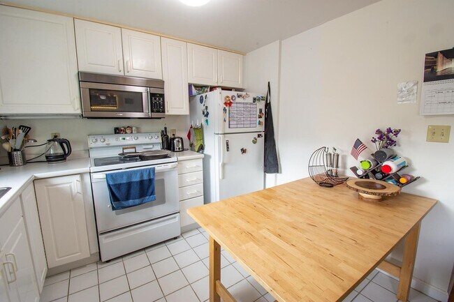 650 Concord Ave, Unit 3 in Cambridge, MA - Foto de edificio - Building Photo