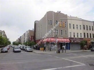 217 Knickerbocker Ave in Brooklyn, NY - Building Photo