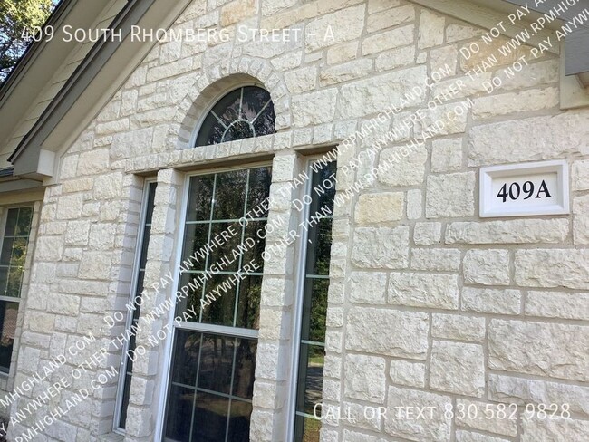 409 S Rhomberg St in Burnet, TX - Building Photo - Building Photo