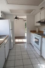 10410 N Connechusett Rd in Tampa, FL - Building Photo - Building Photo