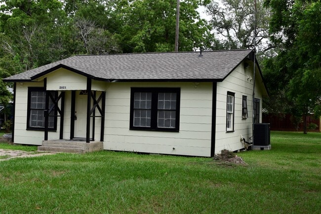 property at 2021 Ducros St