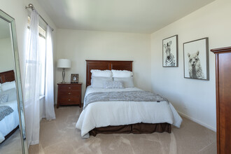 Sterling Heights Apartments in St. Charles, MO - Building Photo - Interior Photo