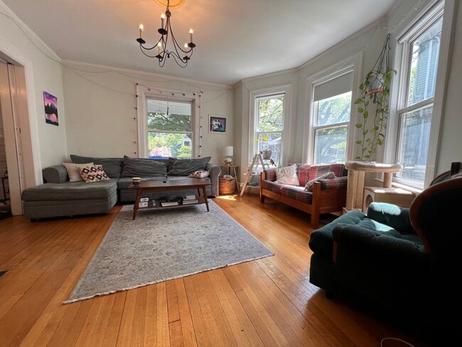 9 Kenwood St, Unit 1