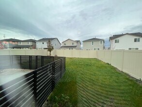 2234 E Tiger Lily Dr in Boise, ID - Building Photo - Building Photo